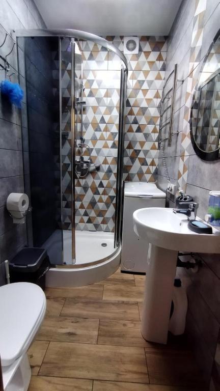 Отель "Swallow House" Cserkaszi Szoba fotó