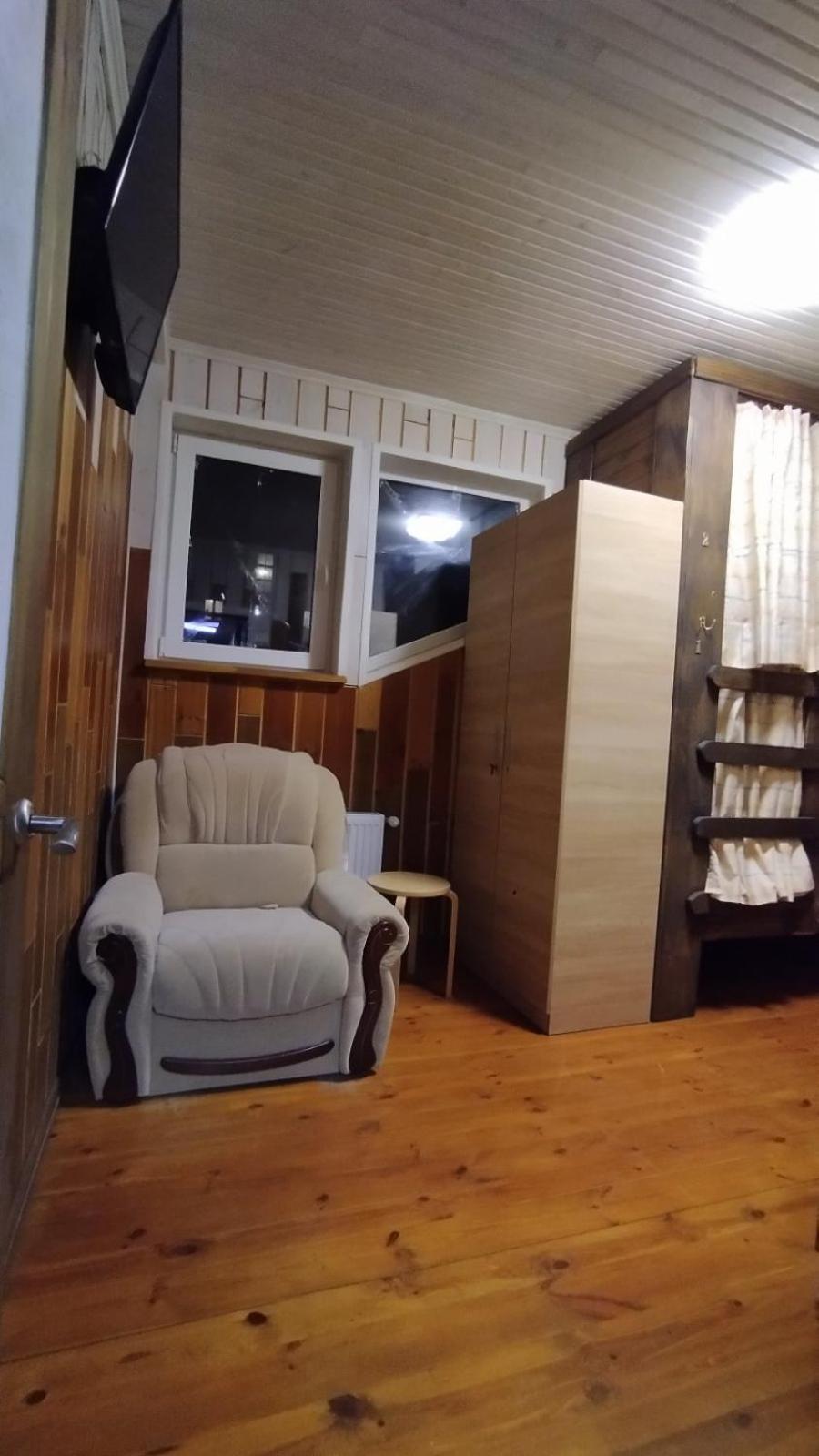 Отель "Swallow House" Cserkaszi Szoba fotó